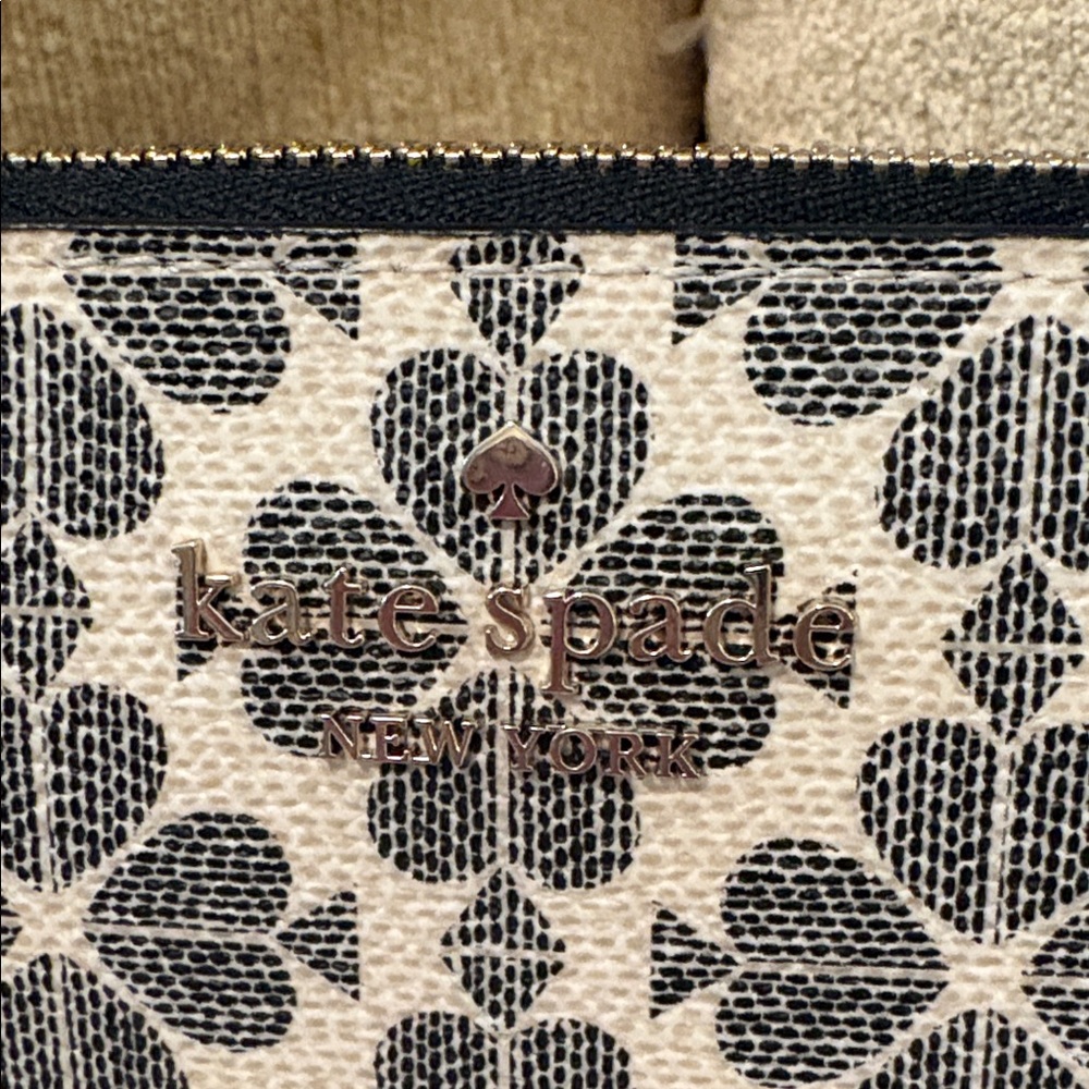 Kate Spade Black and Cream Clover Shoulder Bag - Picture 2 of 12